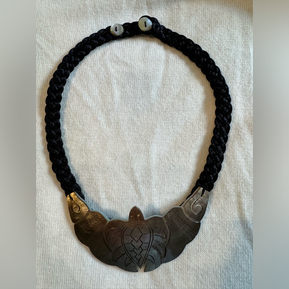 Handmade necklace. Turtle engraved on a shell